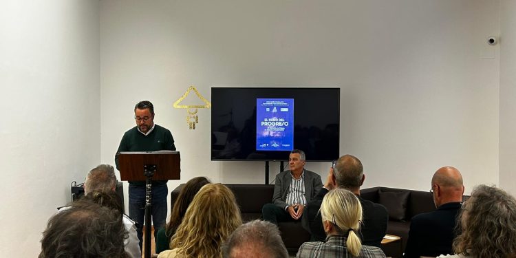 Viaje inmersivo a la era del vapor: Santa Cruz reivindica su memoria marítima con «El humo del progreso»