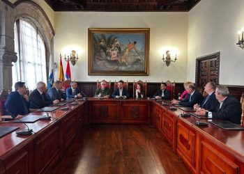 Santa Cruz de La Palma y FEPECO trazan una hoja de ruta común para combatir la crisis de vivienda mediante la cesión de suelo y la formación