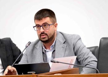 Luz verde a la propuesta del PSOE: El Cabildo dará una ayuda extra de 200 euros al mes para el alquiler de los estudiantes fuera de la Isla