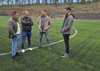 El campo de fútbol Adelino Torres de Fuencaliente estrena nuevo césped artificial con el apoyo del Cabildo