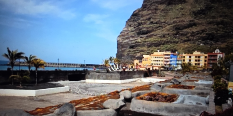 Cuarenta años de abandono en Tazacorte: las piscinas del puerto y el eterno cuento político