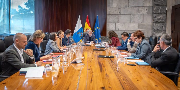 Inversión histórica para blindar los cuidados: Canarias aprueba más de 1.100 millones para asegurar la Dependencia hasta 2028