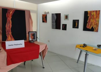 Javier Pedroche envuelve Los Cancajos en ‘gasas translúcidas’ con su exposición «Ver lo Etéreo, a través de lo Cercano»