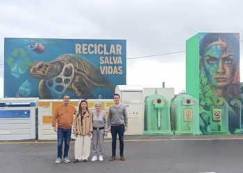 El arte urbano toma la palabra en Las Ledas: Breña Baja inaugura un mural para concienciar sobre el impacto vital del reciclaje