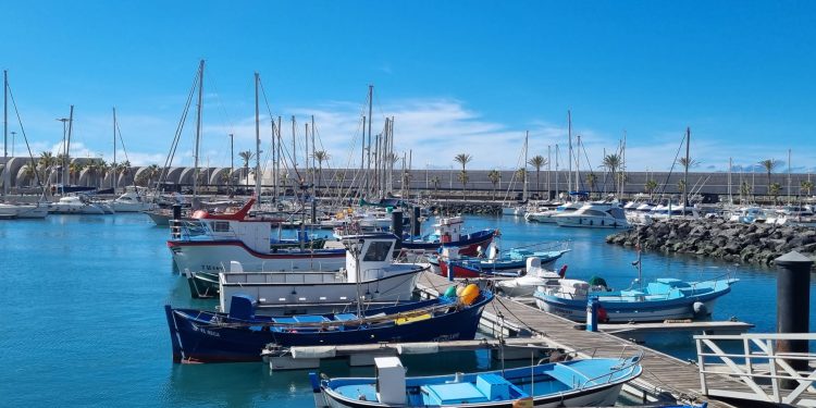 El Gobierno de Canarias abona 150.000 euros en ayudas al sector pesquero de Tazacorte para paliar las pérdidas por la erupción volcánica