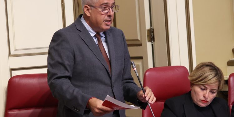 El PSOE denuncia el «parche» en Salud Mental infantil: El Hospital sigue sin psiquiatra fijo y las familias acaban en la privada
