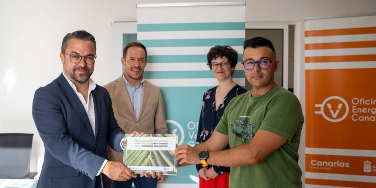 Santa Cruz de La Palma, primer municipio en recibir la guía regional para convertir parques y plazas en «refugios climáticos» contra el calor