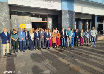 La Palma, unida en el dolor: Las instituciones guardan un minuto de silencio por el doble asesinato machista de Málaga