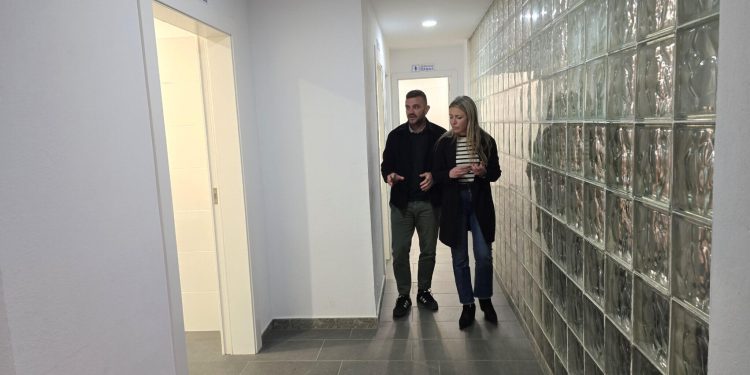 La Biblioteca Municipal de El Paso mejora sus instalaciones con la renovación de los baños y nuevo material informático