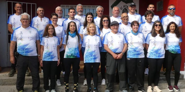 El Club Caminantes El Atajo presenta a su equipo de corredores para una brillante 15ª temporada