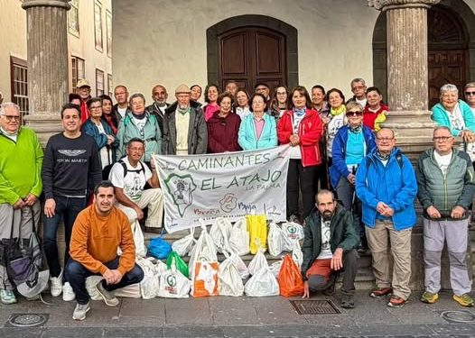 El Club de Caminantes ‘El Atajo’ inicia el año pateando el corazón de la isla: ruta desde el Centro de Visitantes hasta El Paso