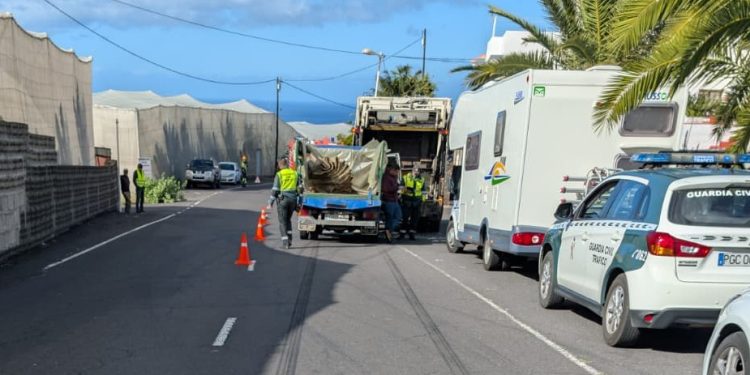 Jornada accidentada en las carreteras palmeras: tres intervenciones de los bomberos en menos de 24 horas