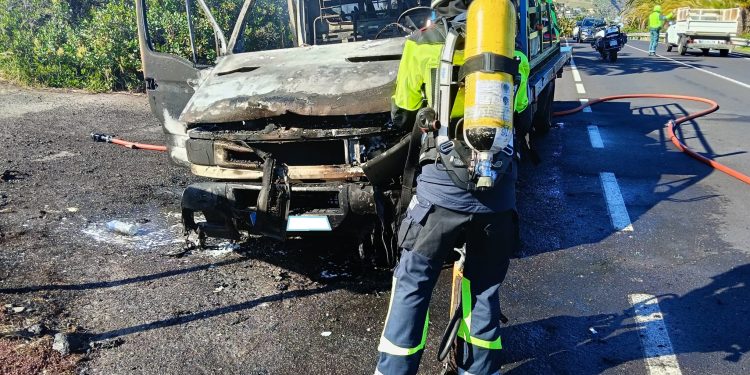 Sábado de máxima actividad para los Bomberos de La Palma con tres intervenciones de emergencia en Breña Baja y Mirca