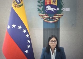 Delcy Rodríguez toma el mando en Caracas mientras Maduro se declara «no culpable» en Nueva York: Crónica de la operación que sacudió al mundo