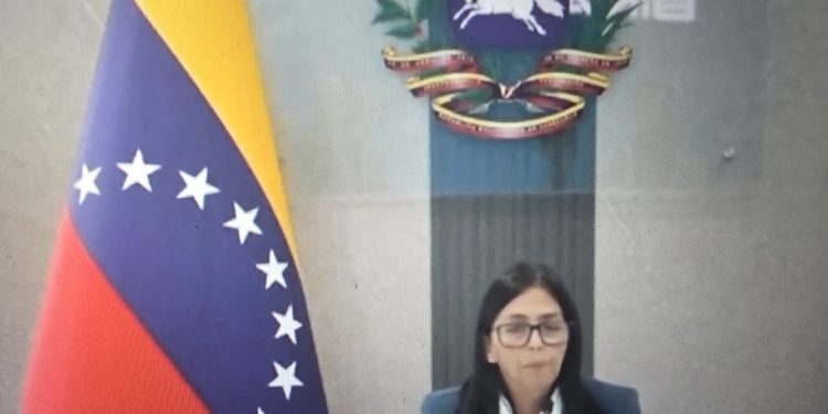 Delcy Rodríguez toma el mando en Caracas mientras Maduro se declara «no culpable» en Nueva York: Crónica de la operación que sacudió al mundo