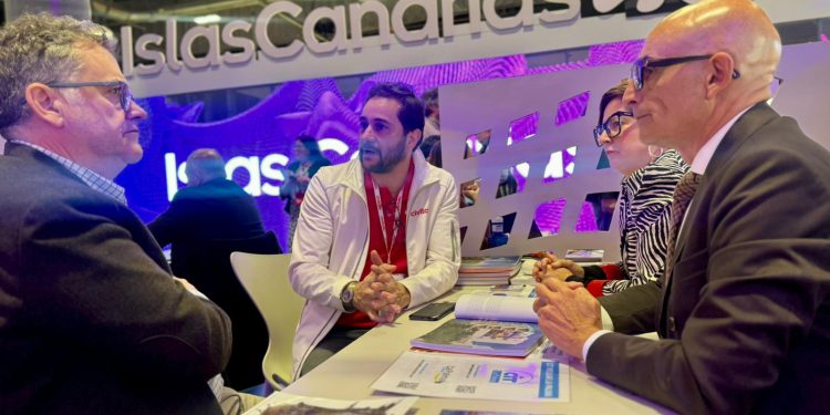 Los Llanos de Aridane estrecha contactos en FITUR con Booking y Civitatis para captar inversión