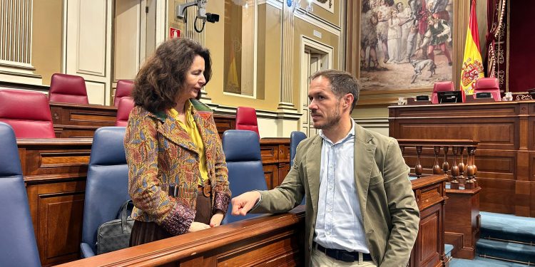 Zapata destaca que la prórroga de la bonificación al combustible cumple con una demanda histórica de La Palma hasta finales de 2026