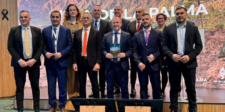 La Palma unifica su potencial turístico en una nueva guía integral presentada en Fitur 2026