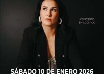 Flavia Cruz lleva la intimidad de su álbum «Al Cielo» a la Plaza de Las Madres en un formato acústico a la luz de las velas