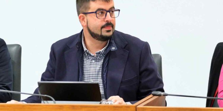 Perdomo: «Quienes acabaron con la participación ciudadana en la reconstrucción, la recuperan para decorar rotondas»