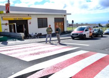 El Paso renueva la señalización y los espejos de tráfico en los barrios para mejorar la seguridad vial