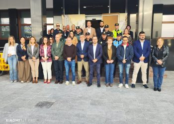 La Palma guarda un minuto de silencio en memoria de las víctimas de violencia de género en Arona, Castellón y Madrid