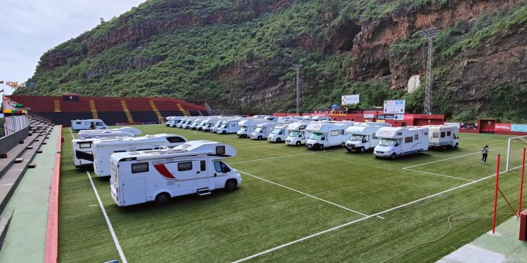 El colectivo Caravaning por Canarias agradece al CD Mensajero el aparcamiento habilitado durante Los Indianos