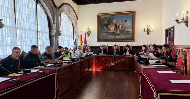 La capital se blinda ante la ‘invasión’ de 70.000 indianos: drones, 160 agentes y cierre total de la playa