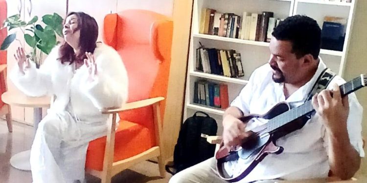 Las Bibliotecas Municipales de Santa Cruz de La Palma llevan el Carnaval y la música cubana al Hospital General