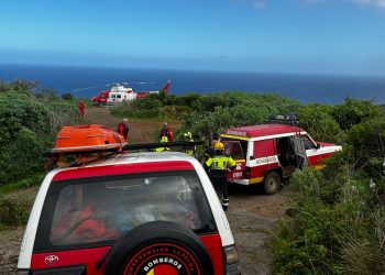Viernes de emergencias en La Palma: Un rescate aéreo en Los Tilos y un accidente de tráfico movilizan a los Bomberos