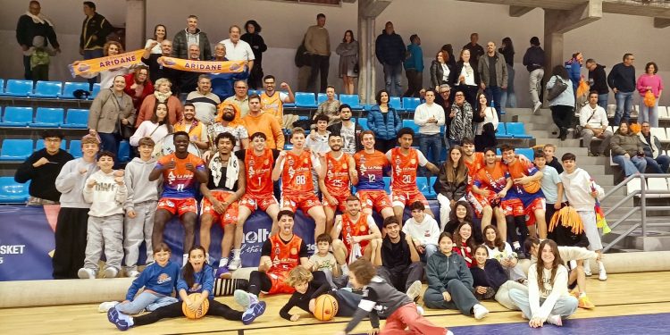 ¡Carnaval de canastas! El CB Aridane reina en el derbi ante un Felipe Antón que nunca dejó de creer