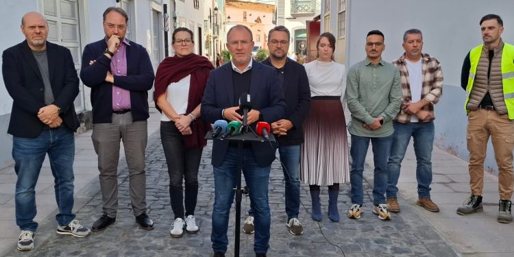 El Cabildo y el Ayuntamiento abren al peatón la calle Pérez Volcán tras una inversión de 230.000 euros del PIDL