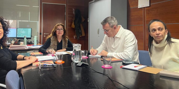 Canarias exige ambulancias que lleguen a tiempo: el colapso de las urgencias obliga a revisar el contrato del transporte sanitario