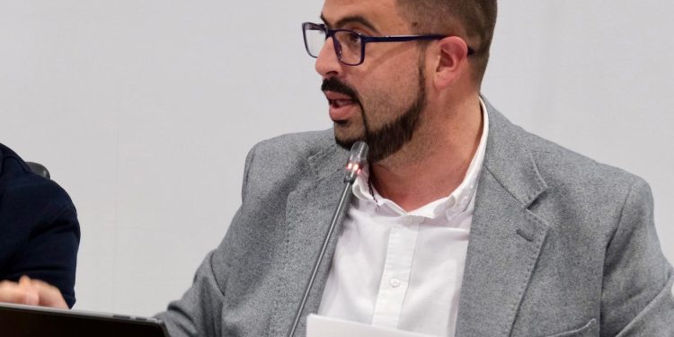 El PSOE califica las cuentas del Cabildo como los «presupuestos de la resignación» y denuncia un recorte en inversión