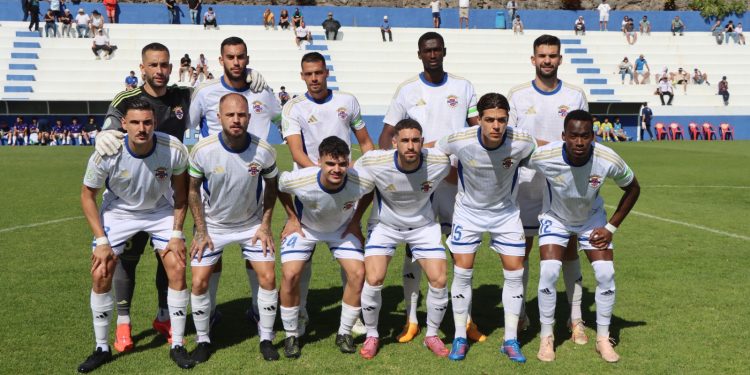 El CD Mensajero asalta Los Cristianos y el Atlético Paso retiene el liderato en una jornada marcada por la polémica arbitral contra el Tenisca