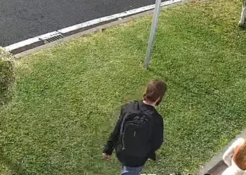 RECTIFICAN LA VESTIMENTA DE AIRAM; VESTÍA SUDADERA NEGRA Y NO MORADA