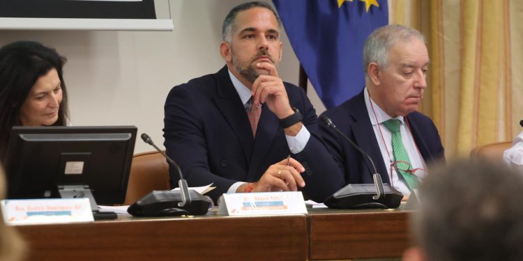 Kilian Sánchez destaca la inversión de 89 millones de euros para blindar la conectividad aérea de La Palma.
