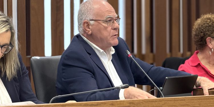Carlos Cabrera urge al Cabildo de La Palma a corregir la morosidad para evitar que autónomos y pymes asuman la carga financiera de la administración