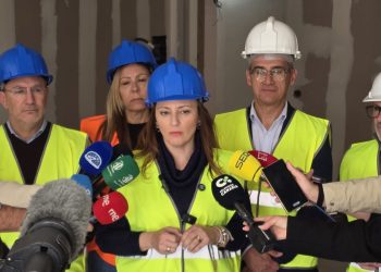 Nieves Lady Barreto y Sergio Rodríguez comprueban el avance de las 53 viviendas en Los Llanos para familias afectadas por el volcán