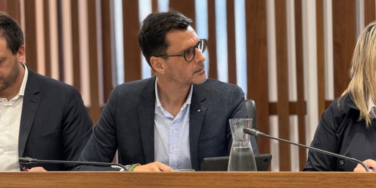 Toni Santana reclama la rehabilitación de la Ciudad Deportiva Miraflores ante el abandono de las instalaciones