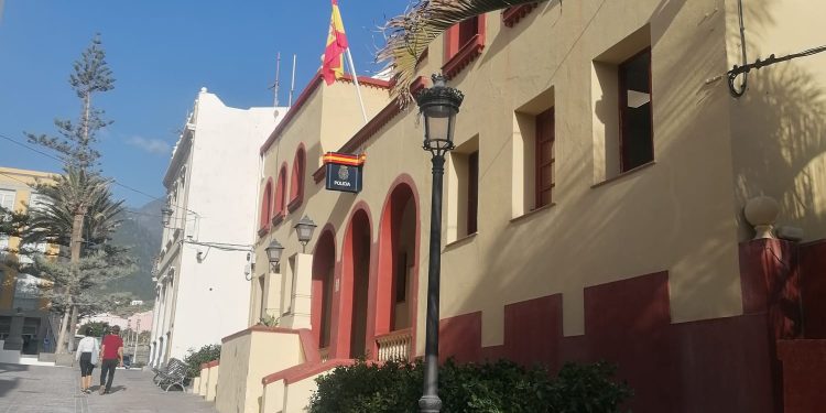 Detenido el presunto autor del incendio que calcinó dos vehículos en Santa Cruz de La Palma