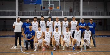 La S.D. Tenisca reina en el derbi de baloncesto y da un paso de gigante hacia la permanencia
