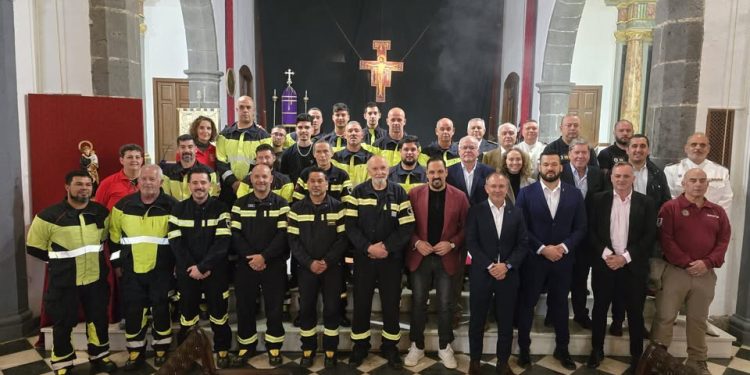 Los Bomberos de La Palma celebran a su patrón, San Juan de Dios, con un amplio respaldo institucional