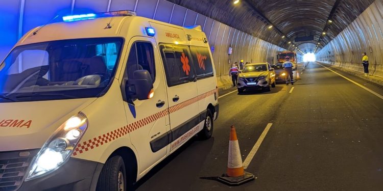 Luto en Puntallana por la muerte de un vecino en una jornada de intenso trabajo para los Bomberos de La Palma