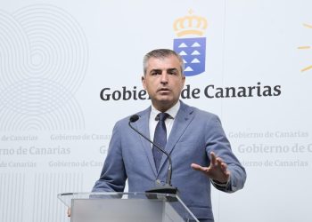 Canarias investiga el encarecimiento «anómalo» del combustible mientras el barril de petróleo alcanza los 100 dólares por la guerra en Irán