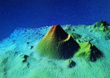 La ciencia desvela los secretos del volcán de Enmedio: Descubren fluidos calientes y minerales a 1.600 metros bajo el mar