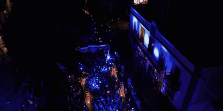 La gran cita de la luz y el deporte en Los Llanos roza el lleno: El décimo aniversario de la Neon Run ya tiene cubiertas casi todas sus inscripciones