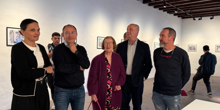 Rostros con historia en la Casa Salazar: la exposición ‘Velhoco, tierra y gente’ rinde homenaje a los vecinos del barrio capitalino