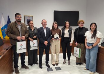 Sergio Rodríguez recibe a Laura Daniela Puerto, campeona de España de Restauración y ejemplo del éxito de la FP en La Palma