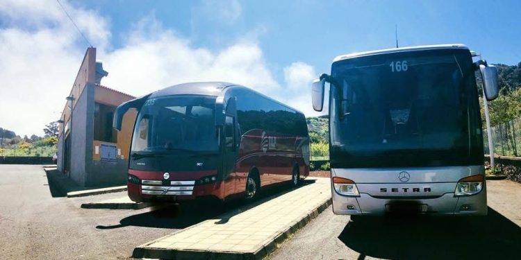 Los vecinos de Garafía se enfrentan a un recorte en las guaguas que dificultará el acceso al médico y las gestiones diarias